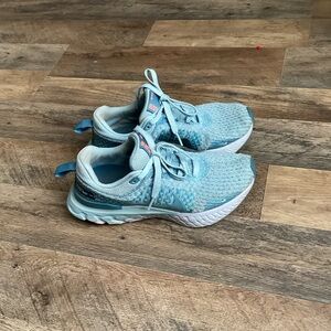 Nike Women's Light Blue Knit Running Sneakers